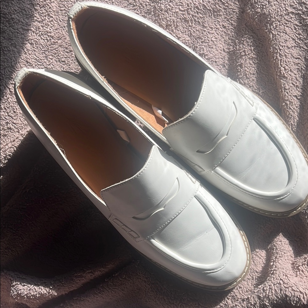 Elegant White Loafers for Women - Picture 3 of 8